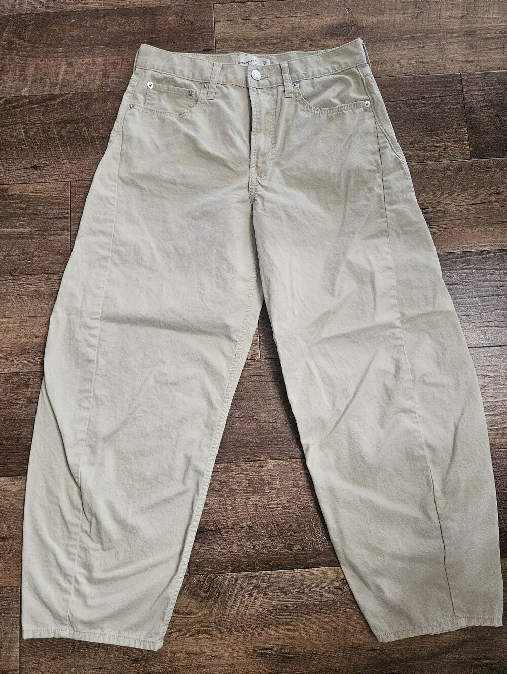 Abercrombie & Fitch - High Rise, Loose Fit Barrel Leg Balloon Parachute Pants